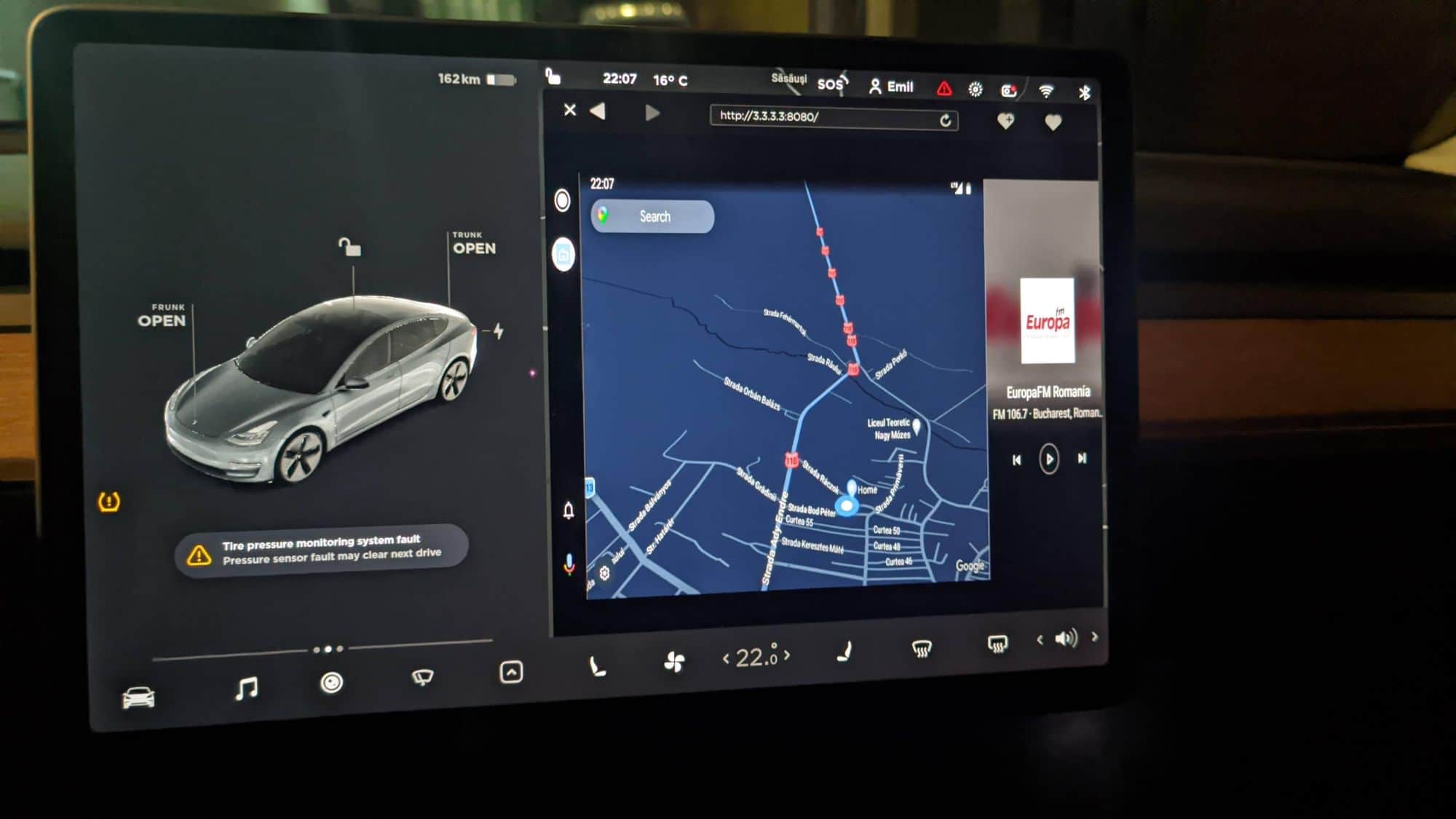 Entwickler bringt Apple CarPlay auf Tesla-Bildschirme >